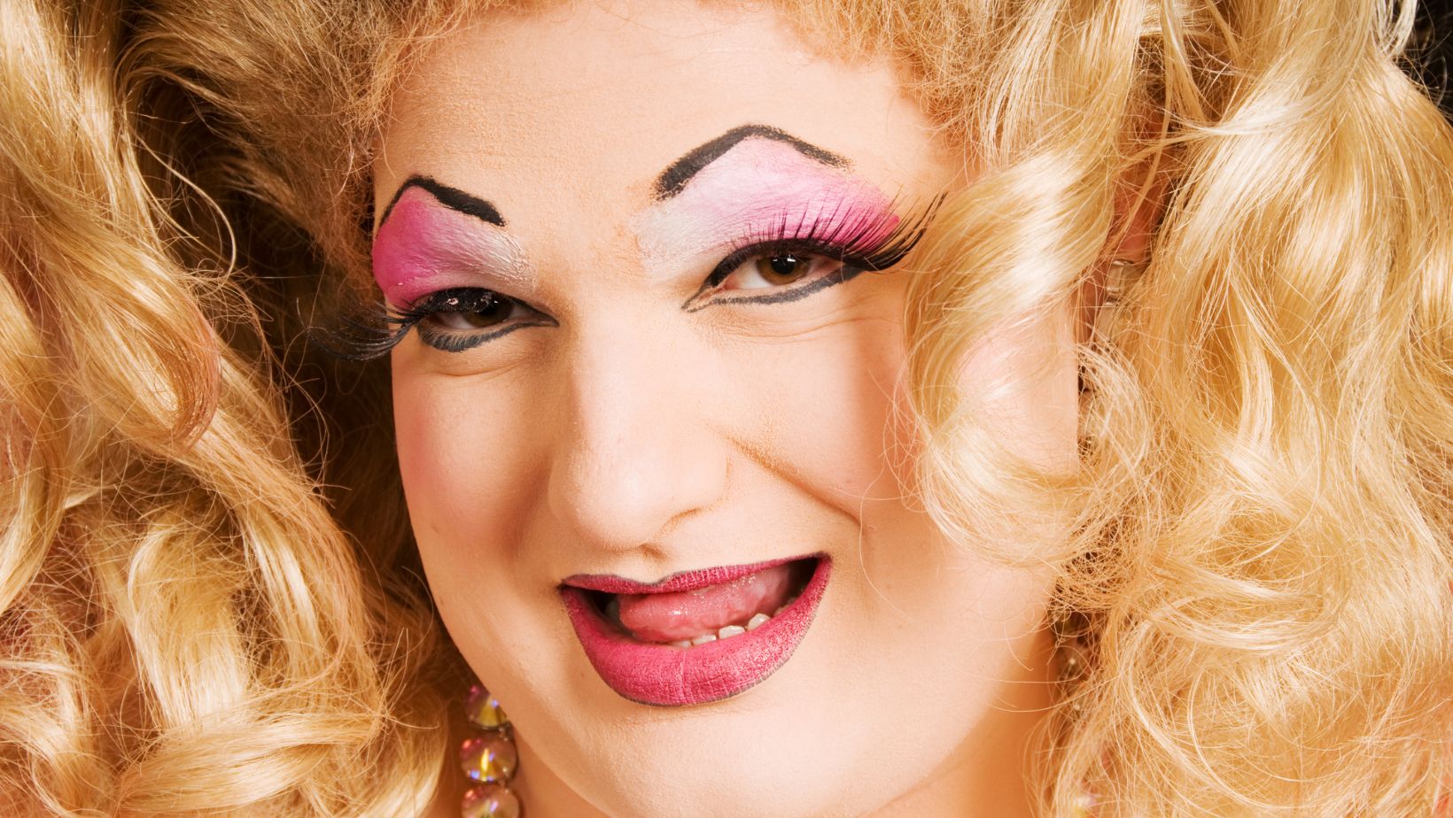 Finding Your Perfect Drag Queen Name: Tips and Tricks – The Drag Queen ...