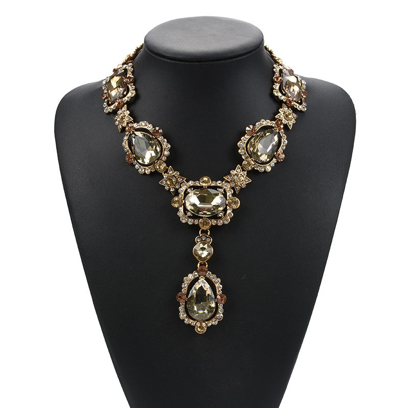 ✨ Portia Nette Crystal Necklace – Shine Bright, Diva! ✨