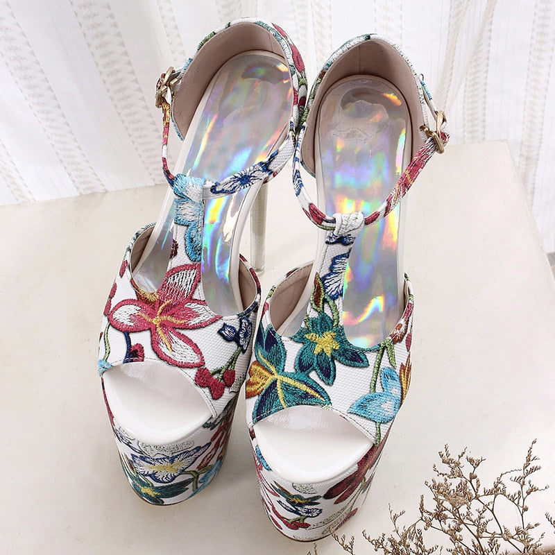 Pho Lume Embroidered Platform Sandals