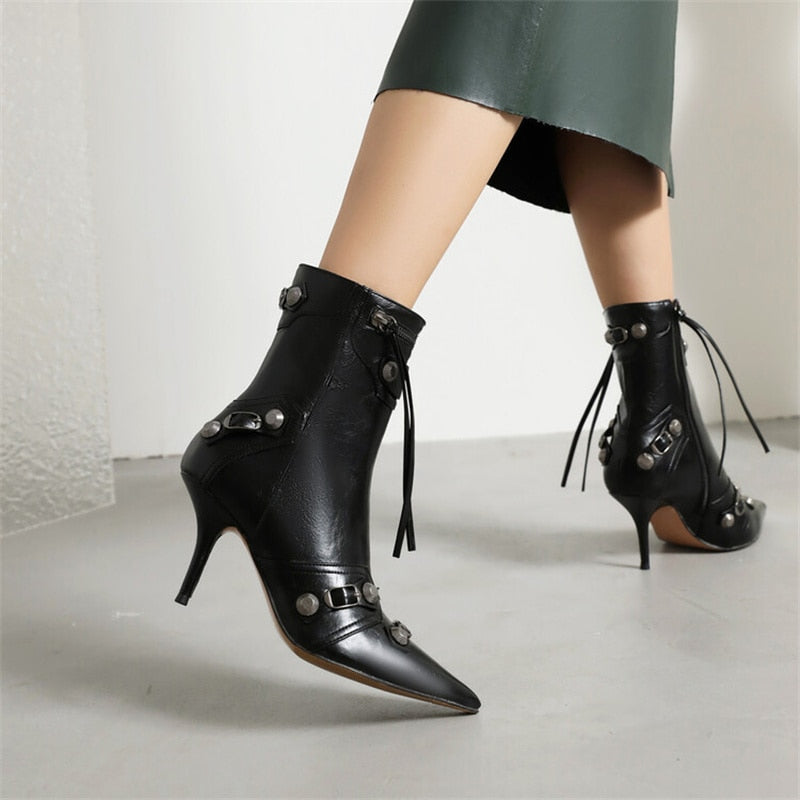 Queen Magic Pointed Toe Ankle Boots