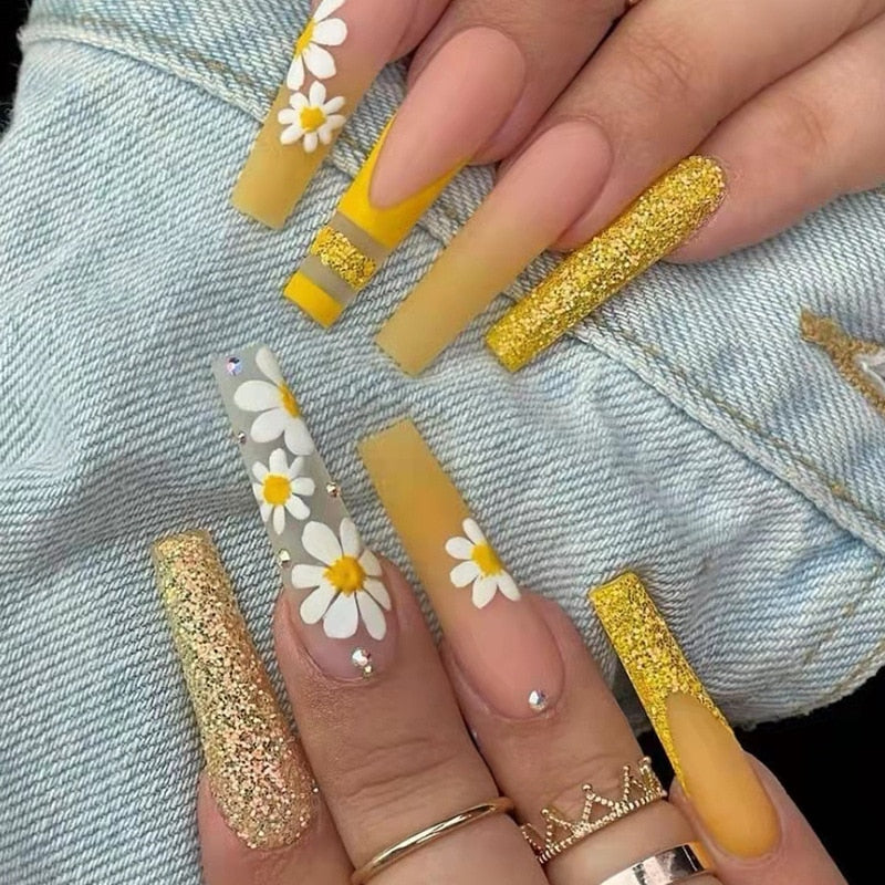 Rose Budd Daisy Press On Nails